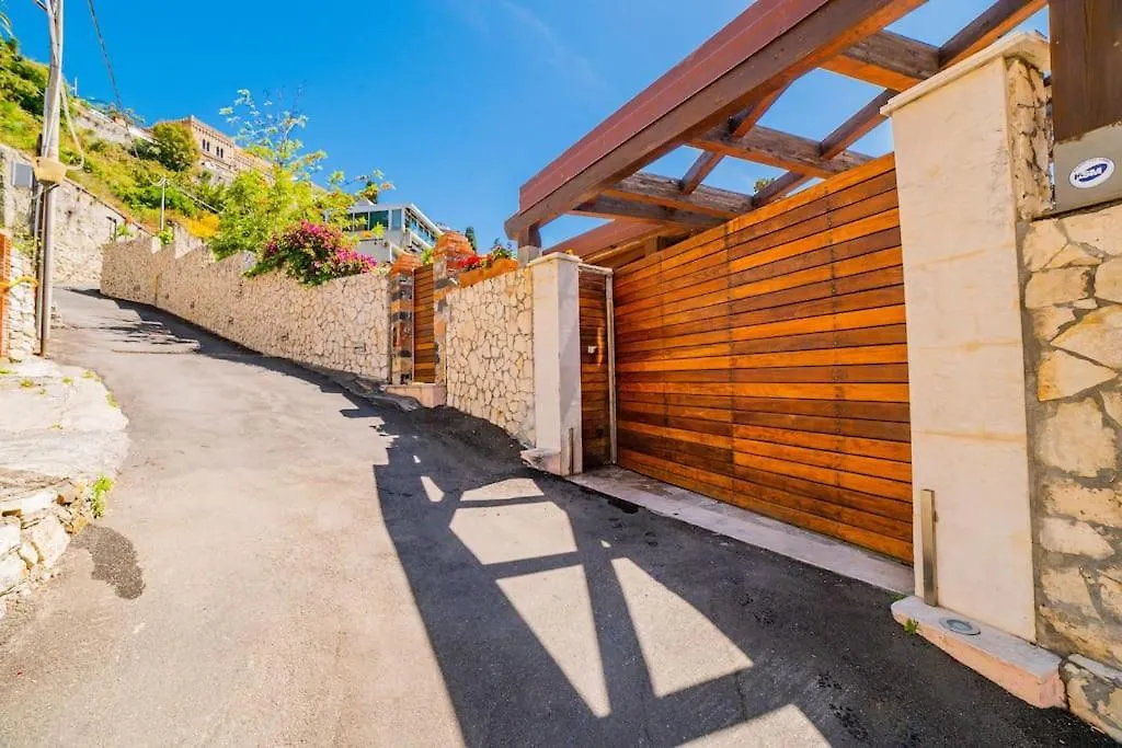 Chalet Vista Mare A Taormina Con Parcheggio Paolone House İtalya