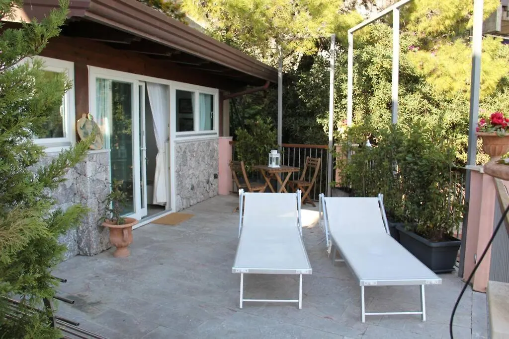 Chalet Vista Mare A Taormina Con Parcheggio Paolone House 0*,  イタリア